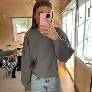 Sweatshirt från Gina  - Mysig tröja från Gina i fint skick 