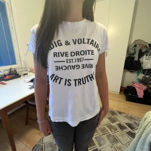 Zadig t-shirt - Zadig t-shirt som endast är använd 1 gång! Köpte för 1000kr💗Buda från 150, Köp direkt: 250