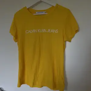 T-shirt från Calvin Klein i strl M💛