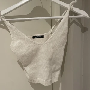 Stickat Linne - Super gulligt fin stickat linne från gina tricot, storlek xs!  30kr+ev frakt