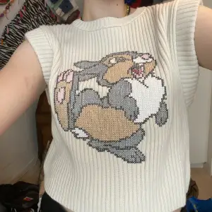En jätte fin tröja ifrån Zara med kaninen ifrån Bambi på❣️Den har inte kommit till användning