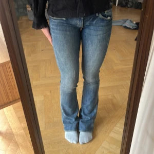 Lågmidjade jeans - Ett par lågmidjade jeans från hm💞