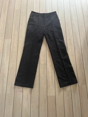 Kostymbyxor  - Svarta kostymbyxor från madlady