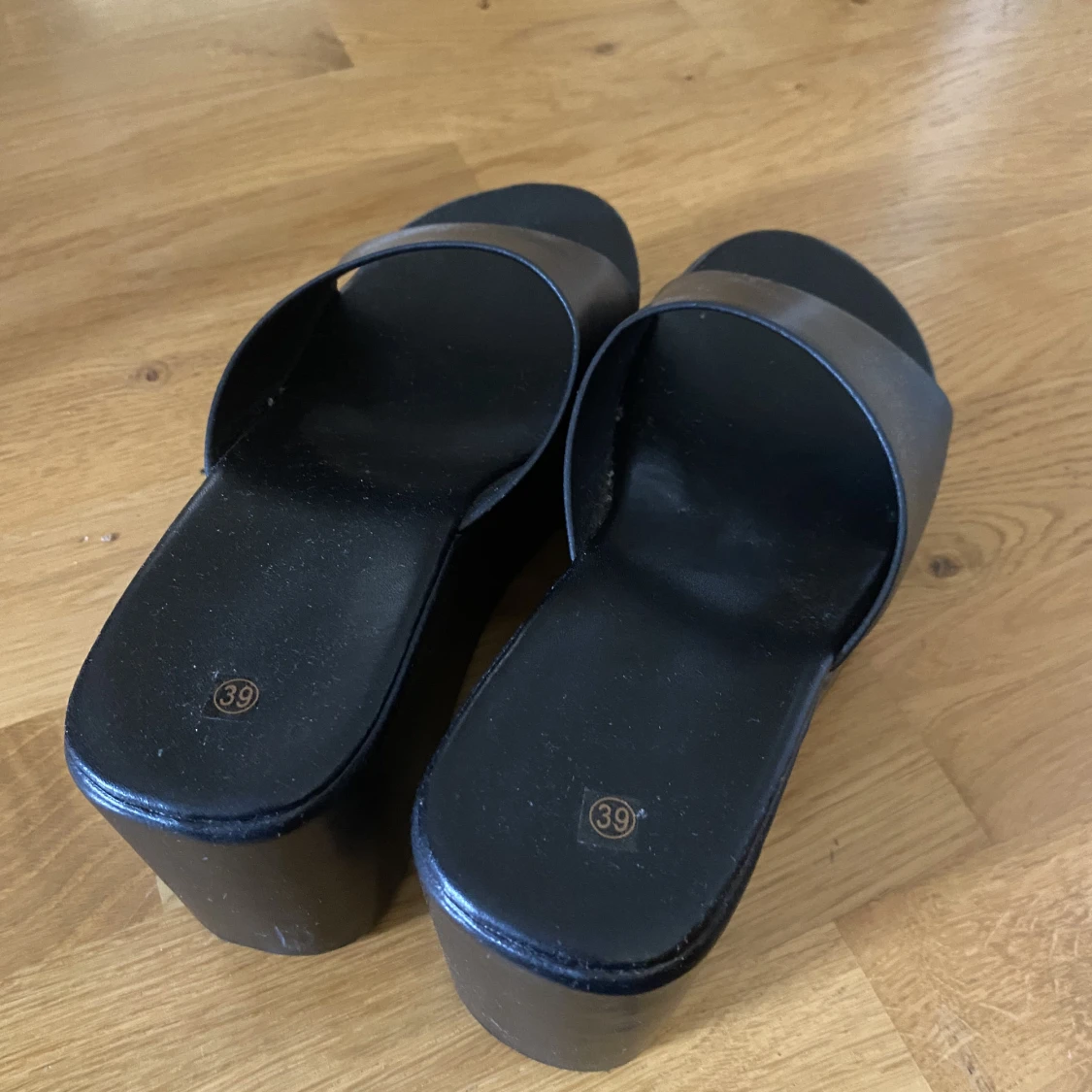 högklackade skor - 90