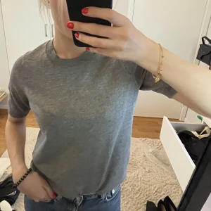 Stickad t-shirt  - Från Lindex, storlek xs. 150kr+frakt