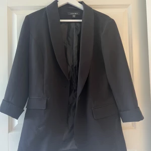 Kavaj  - Svart kavaj från New Yorker. Använd fåtal gånger. 