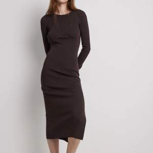 Säljer denna super fina klänning från Ica Carlssons kollektion men NA-KD, bara provad. Slutsåld på hemsidan 💖💞💓 Skriv för fler bilder 💞
