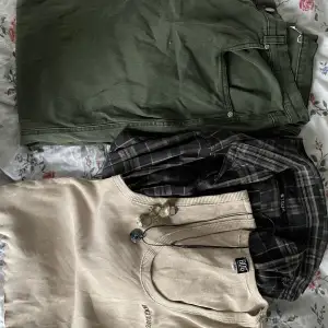 En grounge outfit kit med linne, byxor, skjorta och accessoarer redo att använda! Vill man köpa individuella delar så kan jag diskutera pris. Allt passar ca storlek M