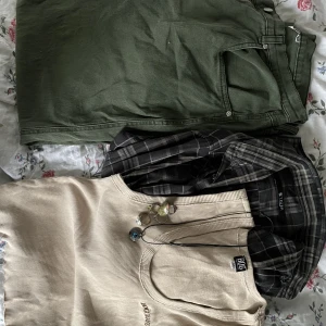 Grunge outfit - En grounge outfit kit med linne, byxor, skjorta och accessoarer redo att använda! Vill man köpa individuella delar så kan jag diskutera pris. Allt passar ca storlek M
