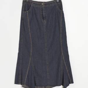 Lågmidjad maxi kjol Använd fåtal gånger  Köpt secondhand men bör inga tecken på användning 