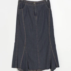 Jeans kjol - Lågmidjad maxi kjol Använd fåtal gånger  Köpt secondhand men bör inga tecken på användning 