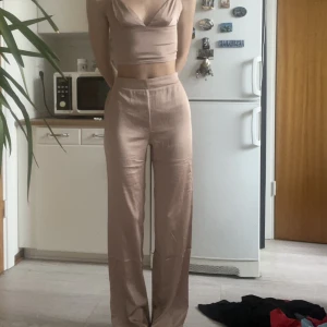 Set  - Set från Bikbok, aldrig använda Nypriss 598kr