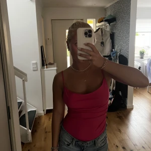 Rosa body💓 - Rosa body som sitter väldigt snyggt💓🙌oanvänd!! Du står för frakten😜