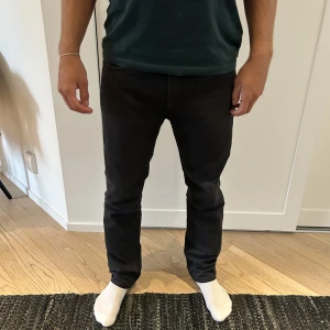 Svarta Acne studios jeans - Svarta Acne studios jeans i nyskick. Passar till allt!