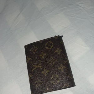 Louis Vuitton plånbok  - Äkta lv plånbok som jag vill sälja