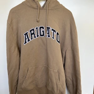 Arigato Hoodie  - Arigato Hoodie stl L passar M. Inte använd, jätte fint skick 10/10