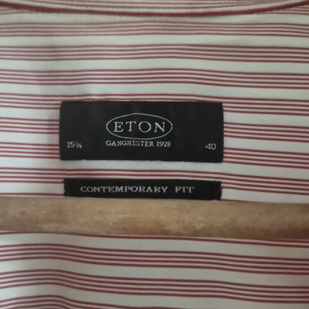 Säljes fin Eton strykfri skjorta i storlek 40.. Skjortor.