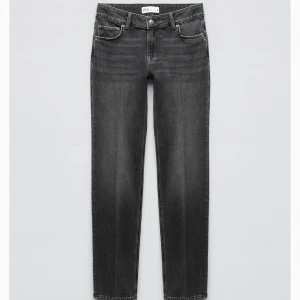 Jeans Zara - Säljer mina zw jeans från zara. Använda få gånger. Kommer inte till användning. Skriv för fler frågor💕