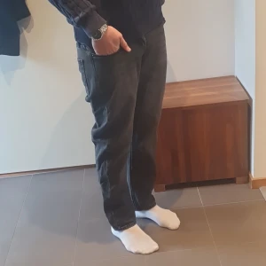 Jack and jones jeans - Tja, säljer dessa riktigt fetta jeans från jack and jones. Dem är skick 10/10 skulle jag säga. Använda ca 5 gånger då dem är för små. Fråga om du undrar något😄