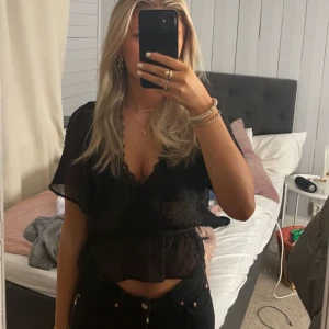 Blus  - Superfin blus som bara använts en gång och är därmed i superfint skick!😊