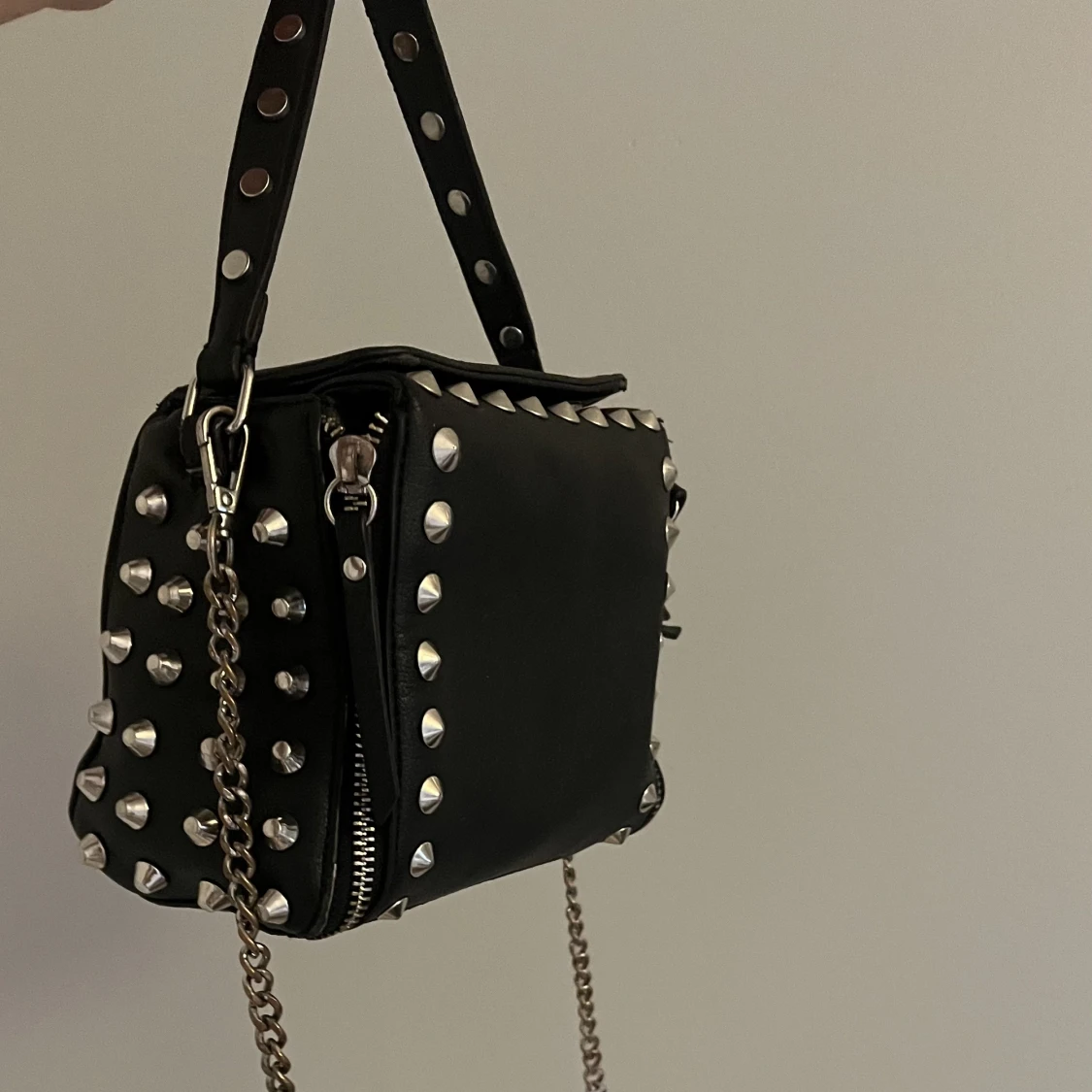 Zara väska med nitar - 90