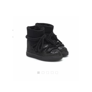 Inuikii - Säljer nu mina skit coola inuikiis då ja köpt ett par nya💞Använda men fortfarande väldigt fint skick