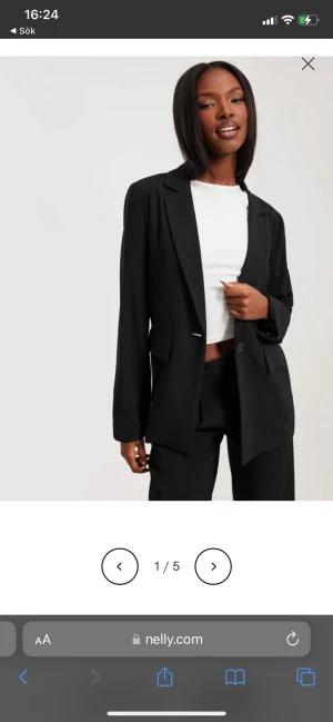 Kavaj - Säljer min kavaj från Nelly i storlek 36 oanvänd prislapp på köpt för 549kr