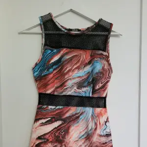 Unik bodycon klänning med mesh cut outs. Tight och ganska kort. Endast provad, aldrig använd.