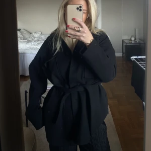 Kort kappa  - Kort kappa från Gina Tricot! Pris kan diskuteras🤎