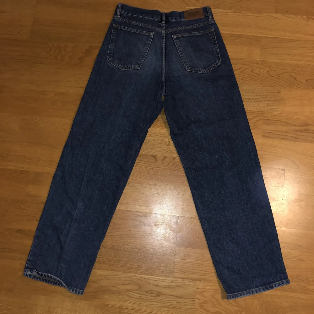 Säljer ett par Sweet Sktbs Big Skate jeans i storlek xxs. De är dock väldigt stora i storleken och passar även xs och s. Är köpta på Junkyard för 700 och är använda några gånger men väldigt bra skick. Pm för funderingar👍. Jeans & Byxor.