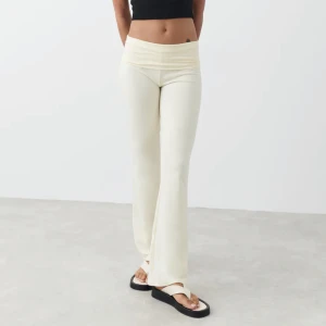 Soft touch byxor - Säljer dessa byxor från gina tricot i softtouch-kollektionen! De är anväbda ca 5ggr och säljer då de är lite stora för mig.