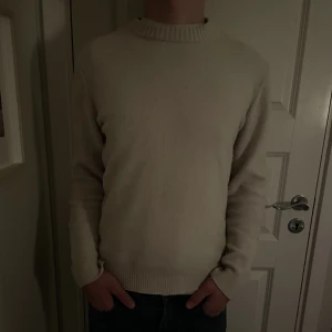 Stickad Massimo Dutti tröja  - Skick 7/10 eftersom den är lite nopprig