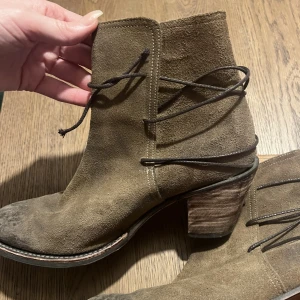 Cowboy boots - Jättefina cowboy boots, riktig läder!