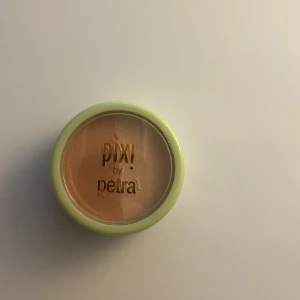 Blush - Helt oandvänd blush. Nypris 90kr