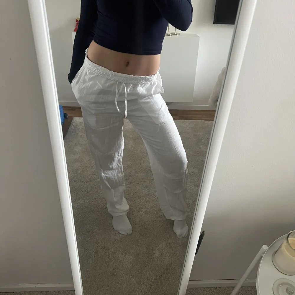 Ett par snygga linnebyxor i färgen vit.🤍. Jeans & Byxor.