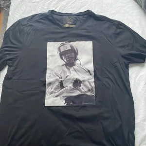 Mohammed ali limitato tshirt - Har inte använd den så mycket så den är som ny, priset kan diskuteras vid en snabb affär  