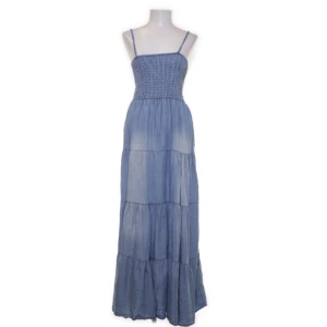 Jeansklänning - Superfin jeansklänning som tyvärr inte kommer till användning!