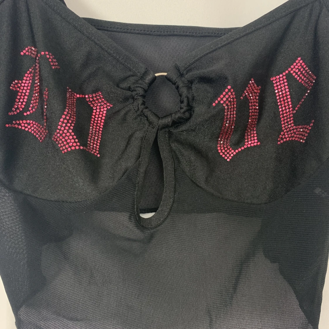 Topp med rosa stenar - 90