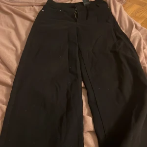 Svarta raka jeans - Raka jeans