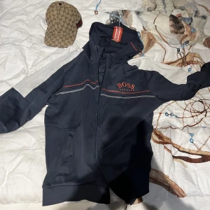 Hugo boss tröja  - Säljer nu min Hugo boss tröja 