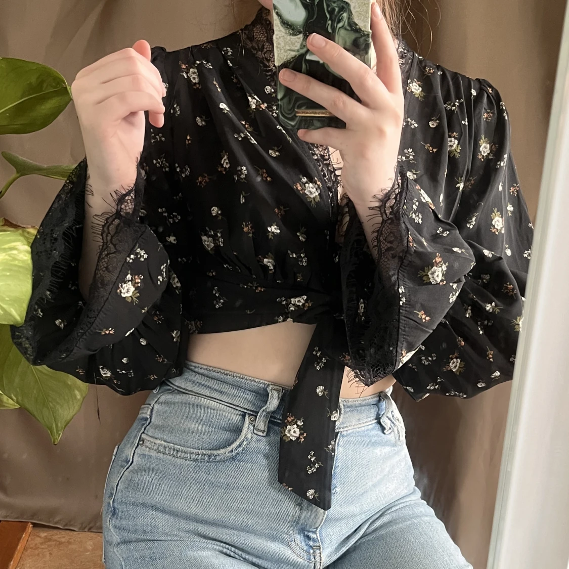 Blommig topp med spets 🌸 - 90