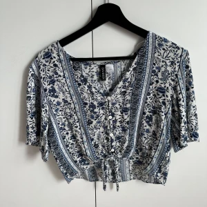 Blus - Jättefin sommarblus från HM Storlek 34 Använd fåtal gånger Köpare står för frakten🥰