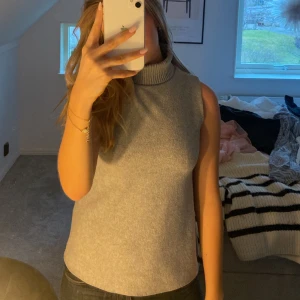 Topp - Topp från Zara storlek S, pris 150 kr, köparen står för frakten🌸