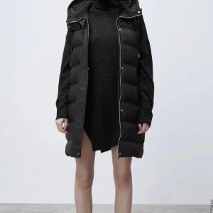 Lång väst från Zara - En lång fin väst från Zara i storlek S