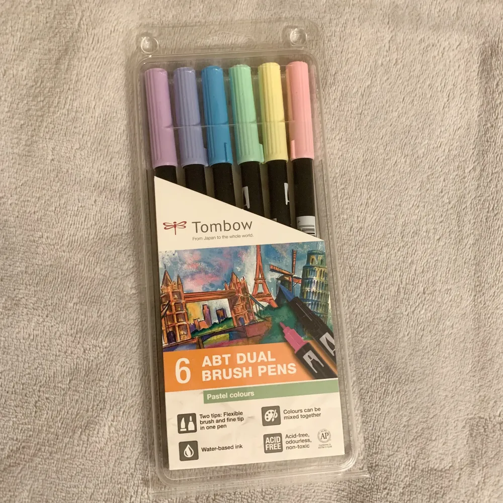 Tombow dual art pens, 6 pack pastel colors. Aldrig använda då jag har fått dubbel, nypris 200kr.  Färger: 062 243 452 553 623 723. Övrigt.