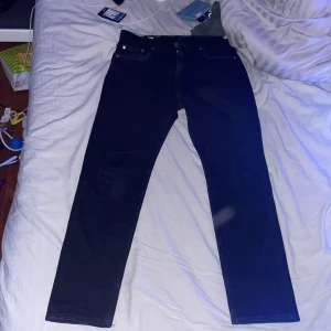 Levis 502 jeans - Nypris 1000 kr, bara provade en gång