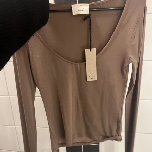 Adsgn - Säljer denna mega snygga adsgn toppn helt ny med lapp storlek s. Frakt tillkommer 60kr 