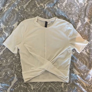 Söt topp - Jätte gullig topp från h&m i strl S. Skicket är som nytt❤️