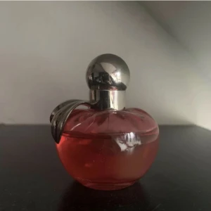 Min favorit parfym <33 - Luktar sött och gott men har redan en annan till. 50kr snabb affär 