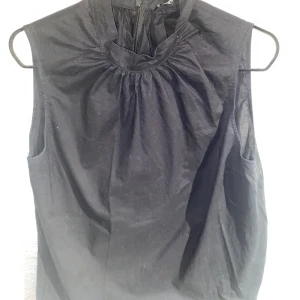 Blus - En superfin svart blus some perfekt till vår/sommare. 